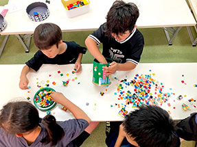 ����������